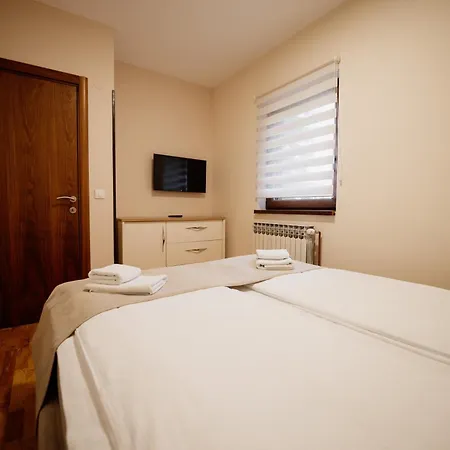 Jela Zlatar Apartment *
