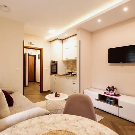 Jela Zlatar Vukovina