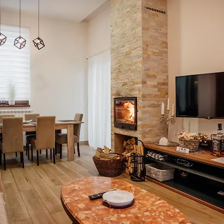 Jela Zlatar Apartment