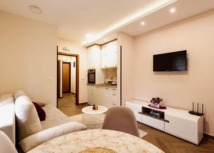 Jela Zlatar Vukovina